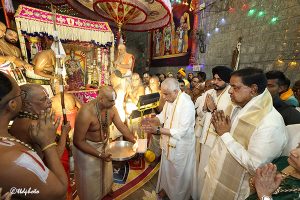 AP GOVERNOR TAKES PART IN MUTHYAPU PANDIRI VAHANAM1 AP GOVERNOR TAKES PART IN MUTHYAPU PANDIRI VAHANAM1