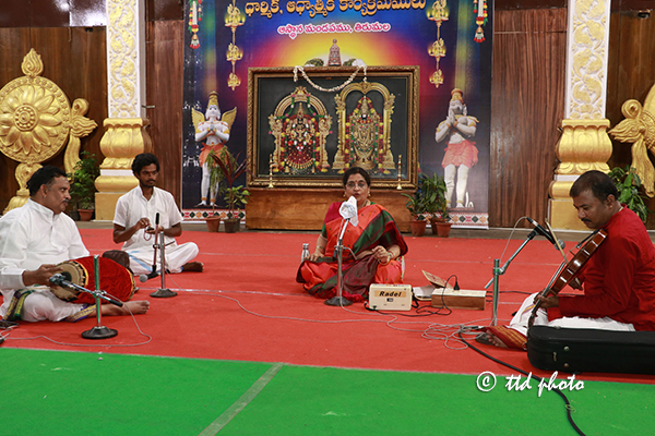 BHAKTHI SANGEETHAM DR E RAMAPRABHA & BRUNDAM HYD HDPP.jpg copy