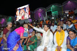 CHAIRMAN INTERACTING WITH DEVOTEES CHAIRMAN INTERACTING WITH DEVOTEES