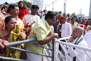 EO TTD INTERACTING WITH DEVOTEES EO TTD INTERACTING WITH DEVOTEES