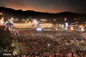 GARUDA VAHANAM CROWD