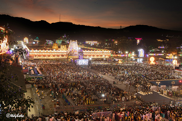 GARUDA VAHANAM CROWD
