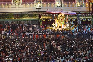 GARUDA VAHANAM CROWD3