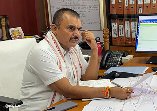 JEO REVIEW ON SRIVARI BRAHMOTSAVAM ARRANGEMENTS IN TIRUPATI JEO REVIEW ON SRIVARI BRAHMOTSAVAM ARRANGEMENTS IN TIRUPATI