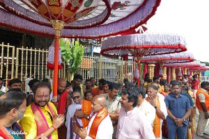 PRESENTATION OF UMBRELLAS IN TIRUMALA1 PRESENTATION OF UMBRELLAS IN TIRUMALA1