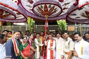 PRESENTATION OF UMBRELLAS IN TIRUMALA2 PRESENTATION OF UMBRELLAS IN TIRUMALA2