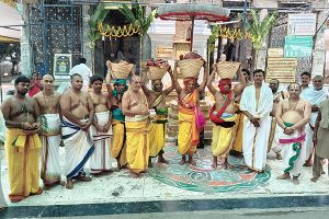 PROCESSION OF PAVITHRA MALA IN KARVETINAGARAM PROCESSION OF PAVITHRA MALA IN KARVETINAGARAM