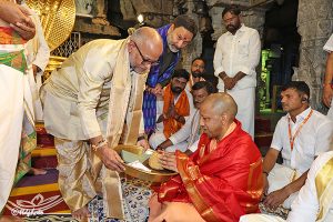 UP CM SRI YOGI ADITYANATH OFFERED PRAYERS IN TIRUMALA3 UP CM SRI YOGI ADITYANATH OFFERED PRAYERS IN TIRUMALA3