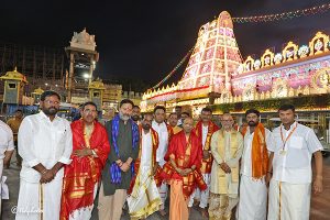 UP CM SRI YOGI ADITYANATH OFFERED PRAYERS IN TIRUMALA6 UP CM SRI YOGI ADITYANATH OFFERED PRAYERS IN TIRUMALA6