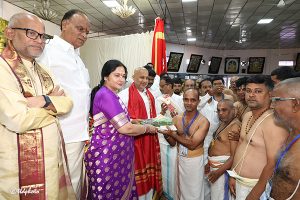VASTRA BHAHUMANAM1 VASTRA BHAHUMANAM1