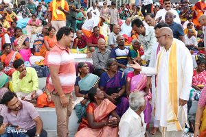 ADDL EO INTERACTING WITH DEVOTEES AT GALLERIES IN MADA STREETS7 ADDL EO INTERACTING WITH DEVOTEES AT GALLERIES IN MADA STREETS7