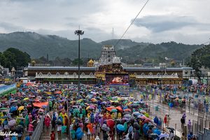 DEVOTEES INFRONT OF SRIVARI TEMPLE5 DEVOTEES INFRONT OF SRIVARI TEMPLE5