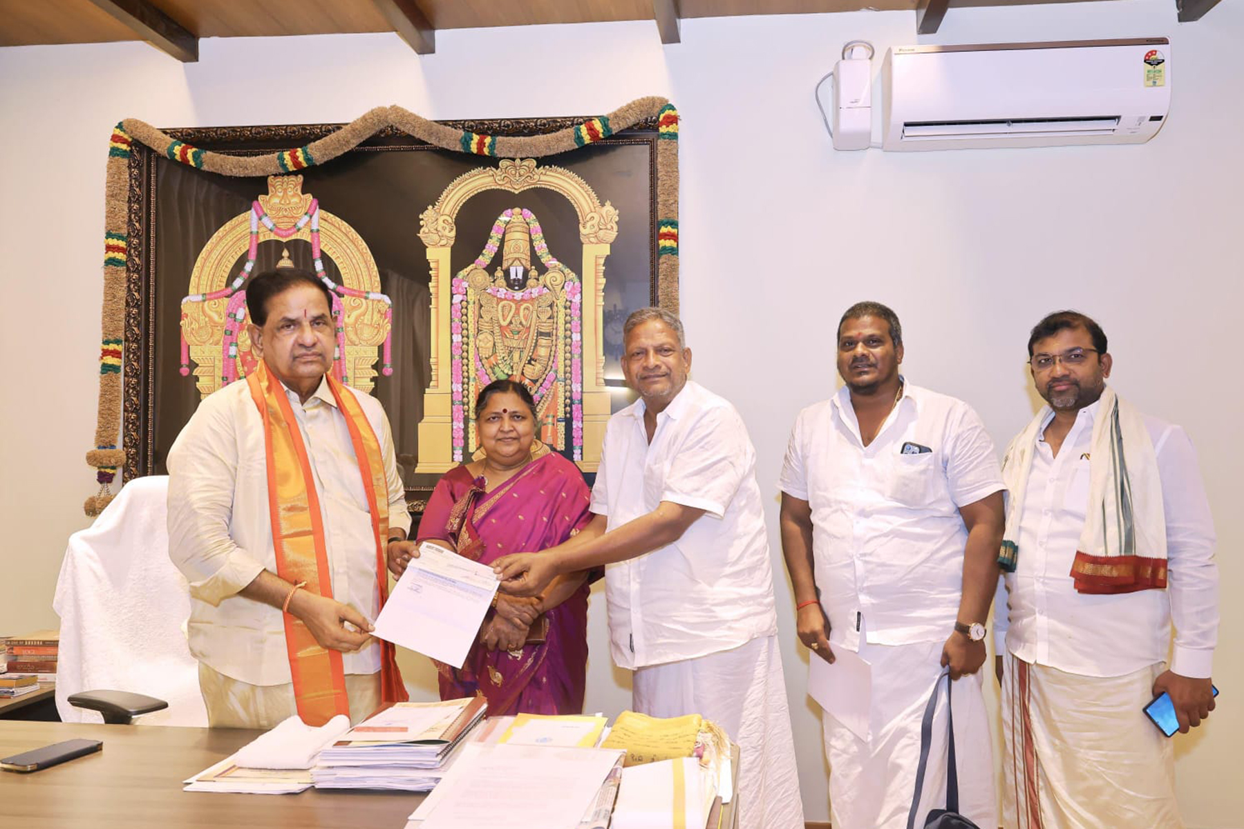 DONATION OF RS. 10 LAKSHS TO SV GOSAMRAKSHANA SHALA