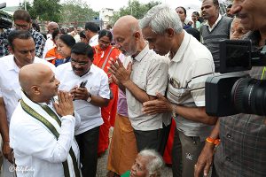EO TTD INTERACTING WITH DEVOTEES EO TTD INTERACTING WITH DEVOTEES