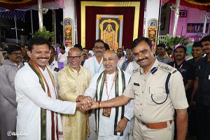 EO TTD THANKING OFFICERS ON GARUDA SEVA EO TTD THANKING OFFICERS ON GARUDA SEVA