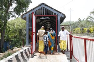 PILGRIM RUSH IN TIRUMALA 03 PILGRIM RUSH IN TIRUMALA 03