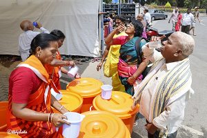 SRIVARI SEVAKS SUPPLYING DRINKING WATER IN TML 02 SRIVARI SEVAKS SUPPLYING DRINKING WATER IN TML 02